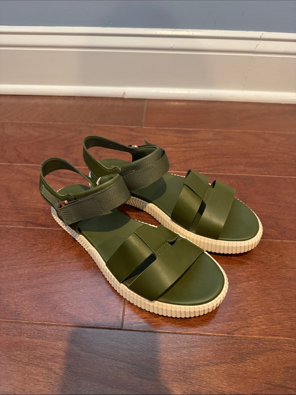 Sorel ONA AVE UTILITY GREEN Strappy Womens Sandals with Ankle Strap 9.5